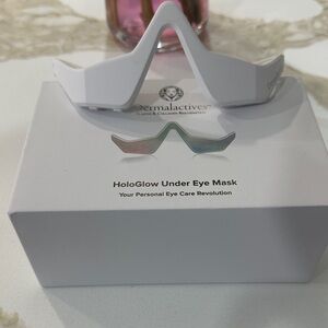 Dermalactives White HoloGlow LED Under Eye Mask